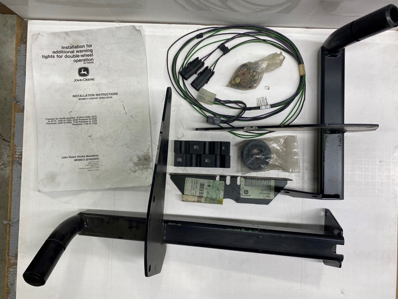 New OEM Genuine John Deere Flare, Part # AL160998