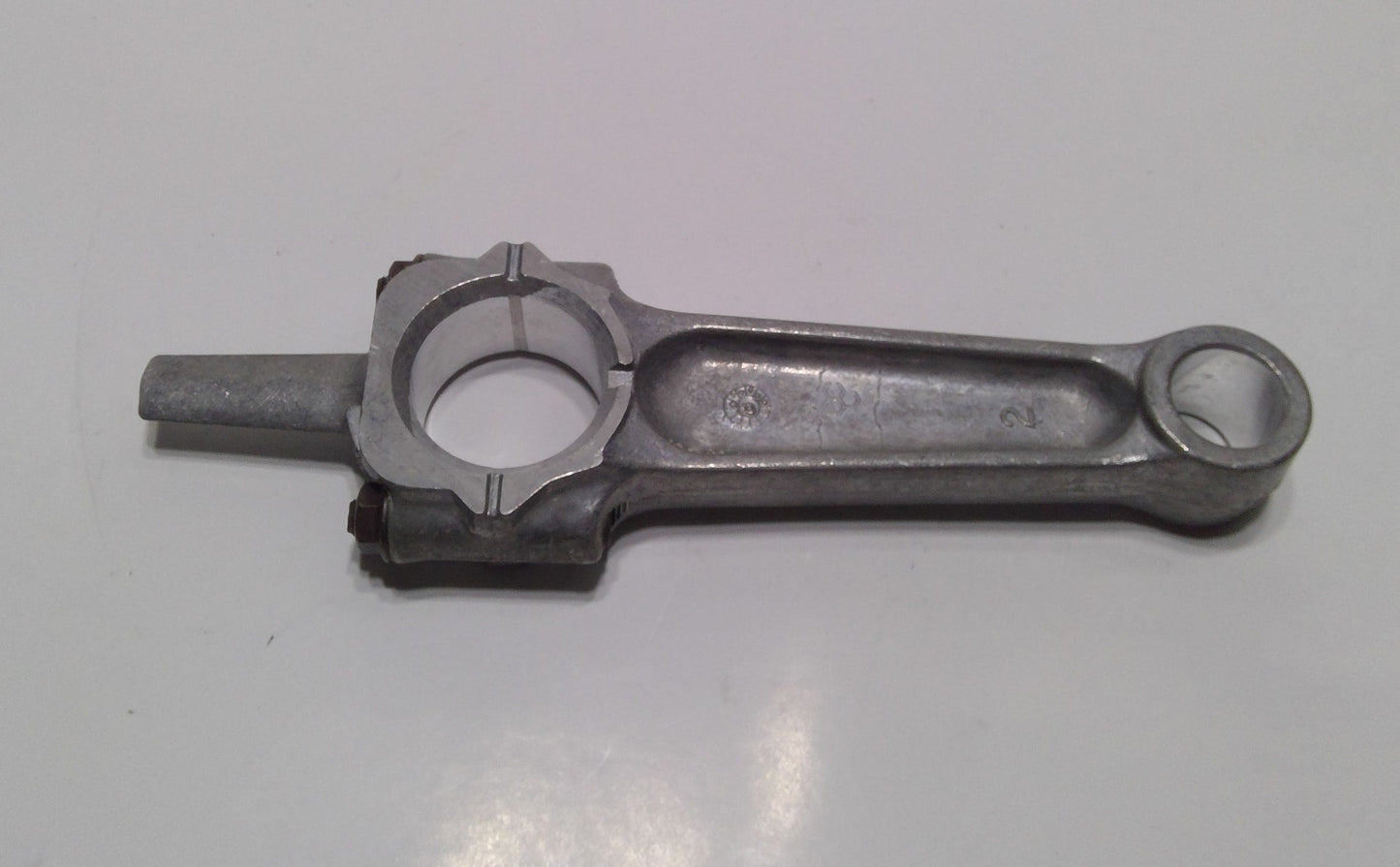 New OEM Genuine John Deere Connecting Rod, Part # AM102950