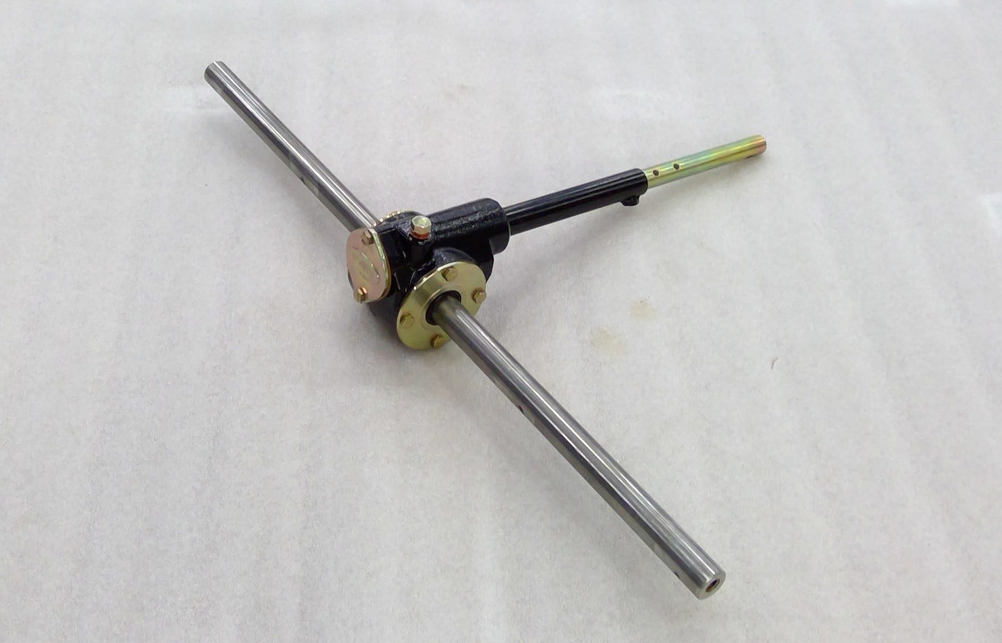 New OEM Genuine John Deere Gear Case, Part # AM141405