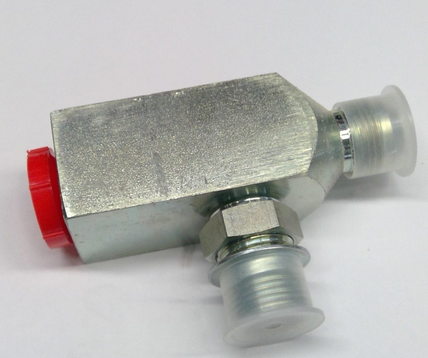 New OEM Genuine John Deere Tee Fitting, Part # AR78077