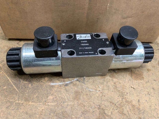 New OEM Genuine John Deere Valve Kit, Part # CXT16283