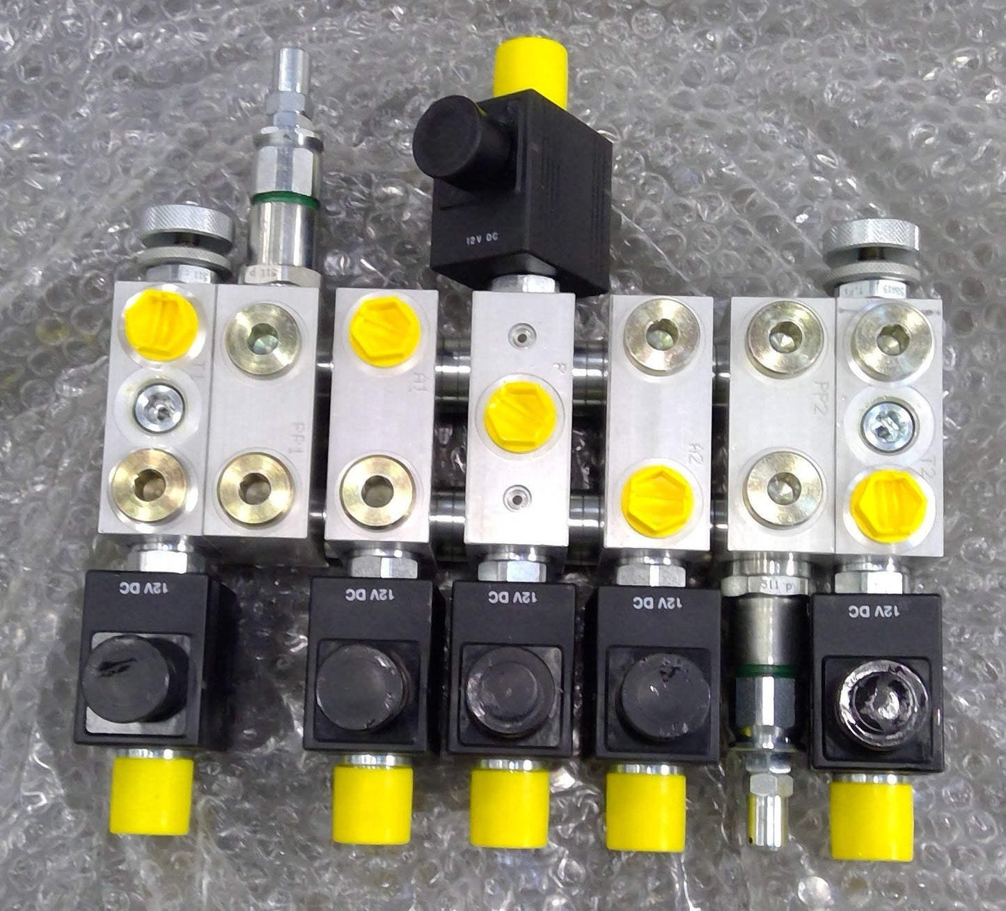 New OEM Genuine John Deere Spool Valve, Part # DC201479