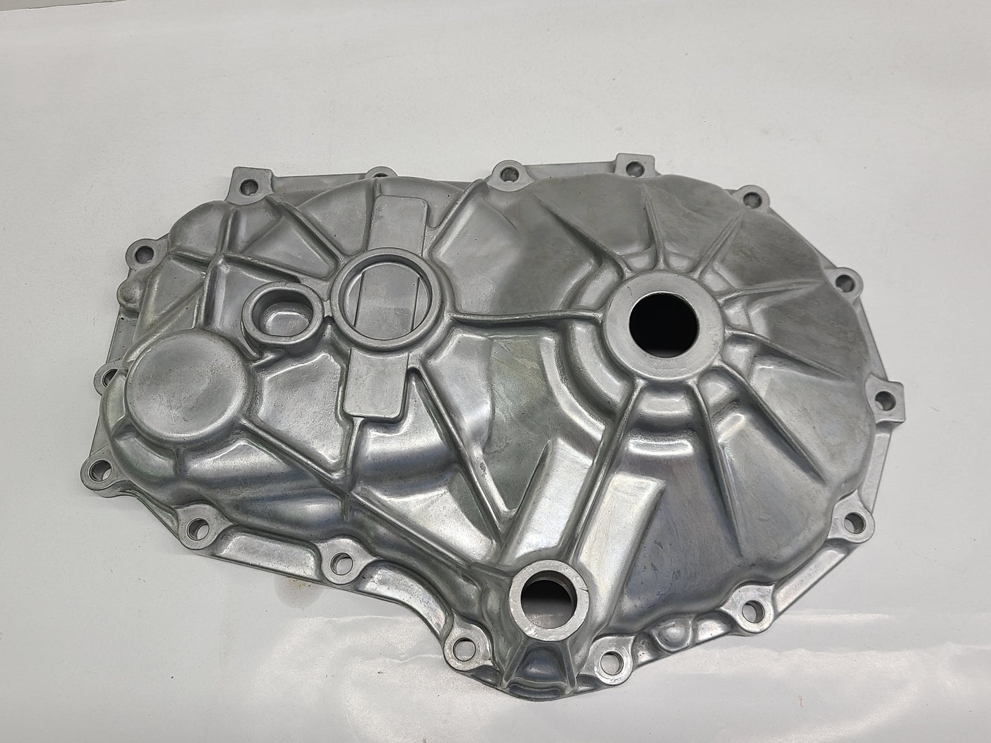 New OEM Genuine John Deere Housing Rh Transaxle, Part # M806837