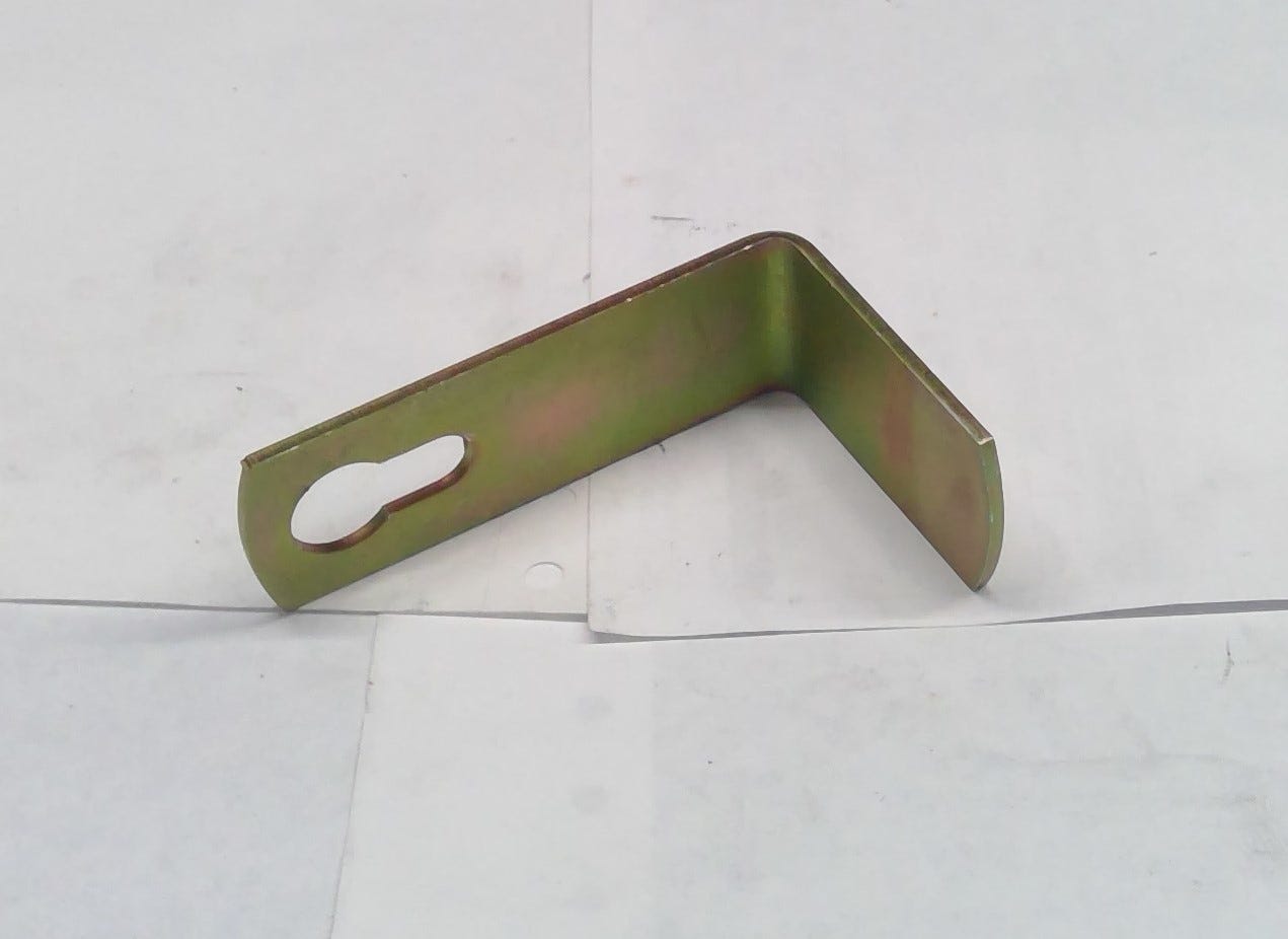 New OEM Genuine John Deere Angle, Part # M91042