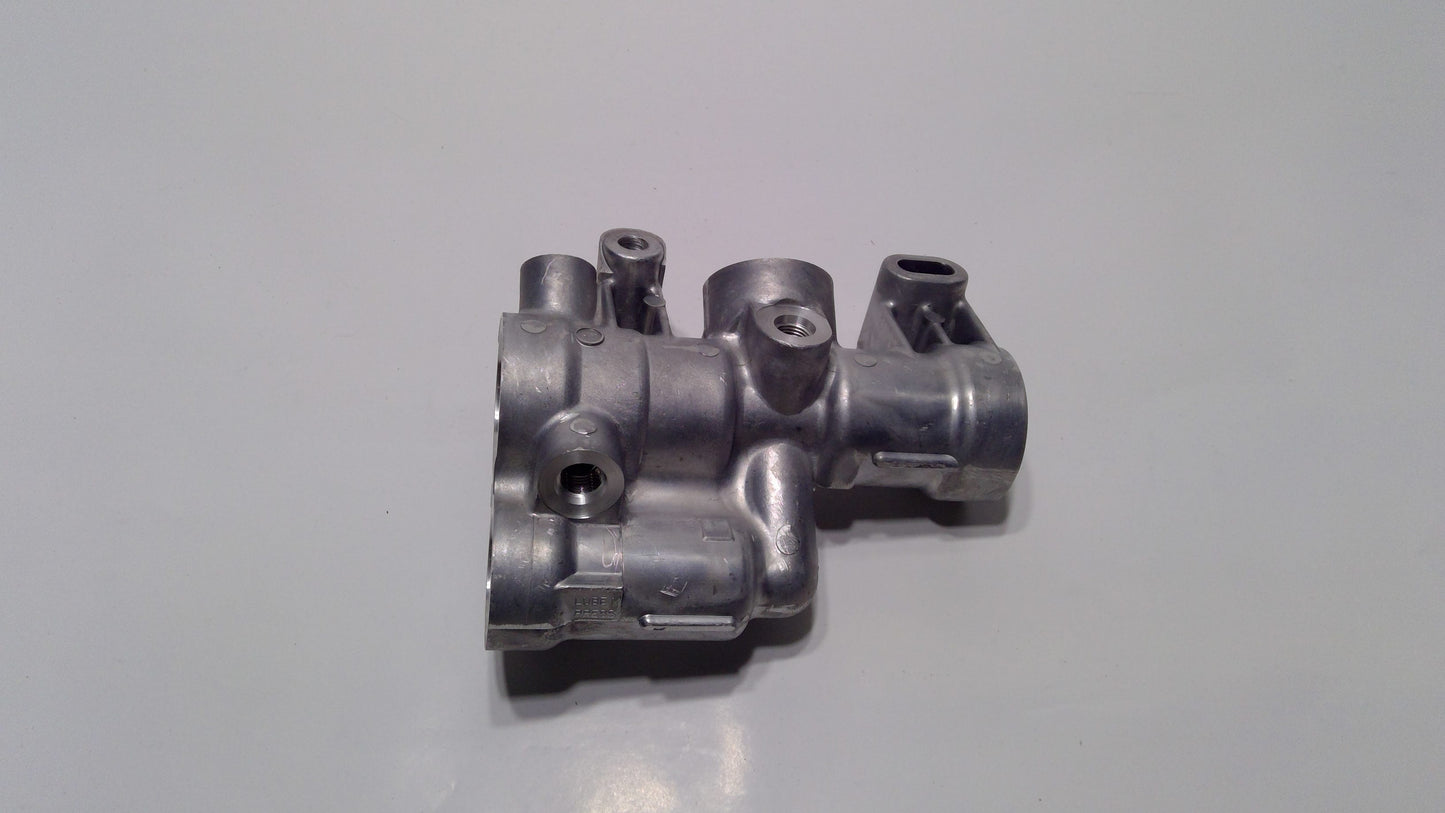 New OEM Genuine John Deere Manifold, Part # R70506