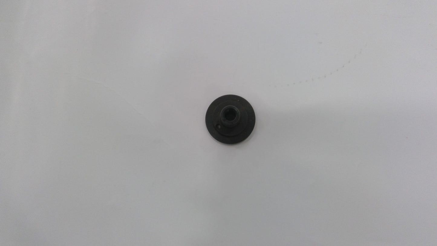 New OEM Genuine John Deere Retainer, Part # R83455