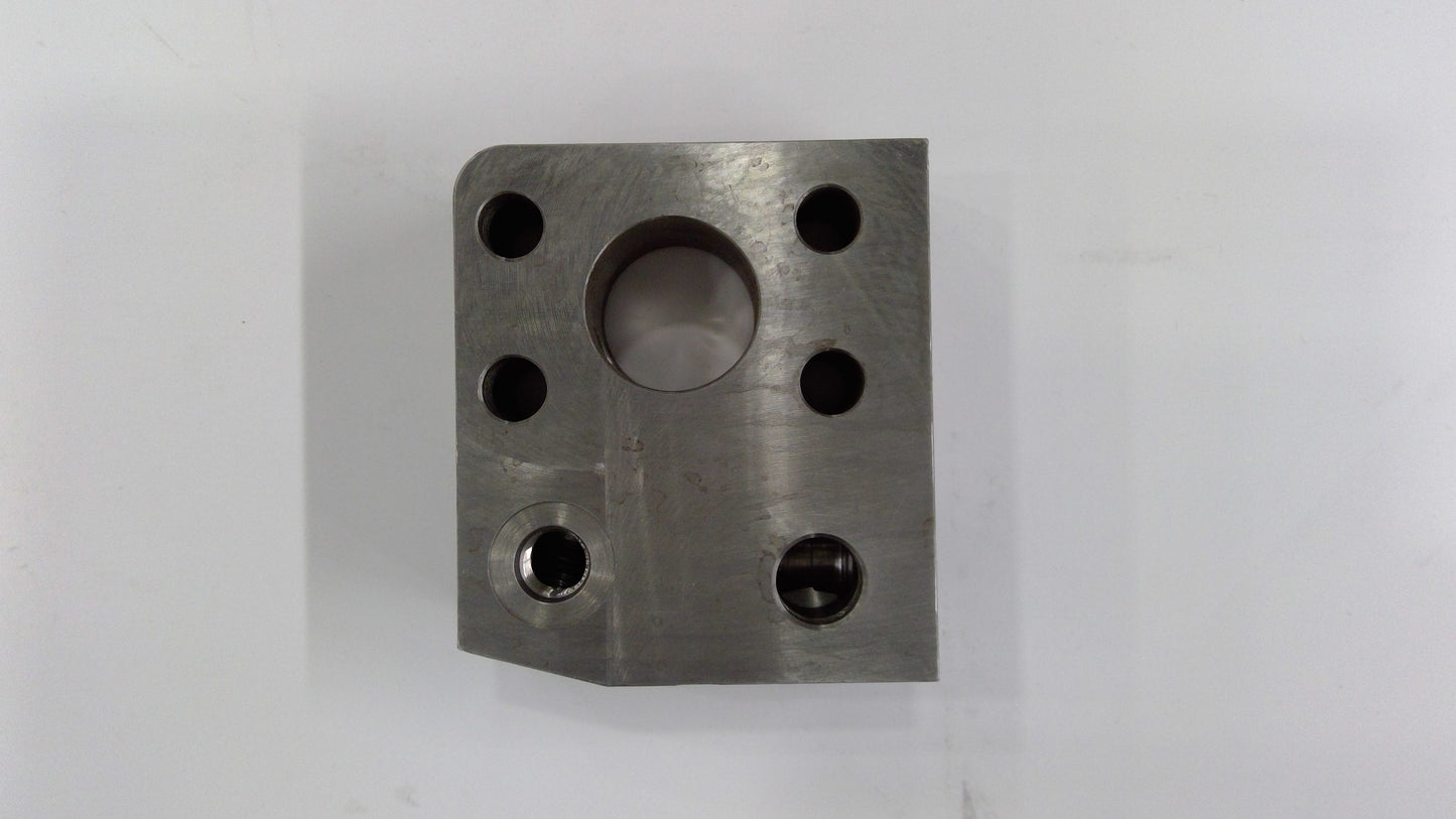 New OEM Genuine John Deere Adapter Fitting, Part # R99560