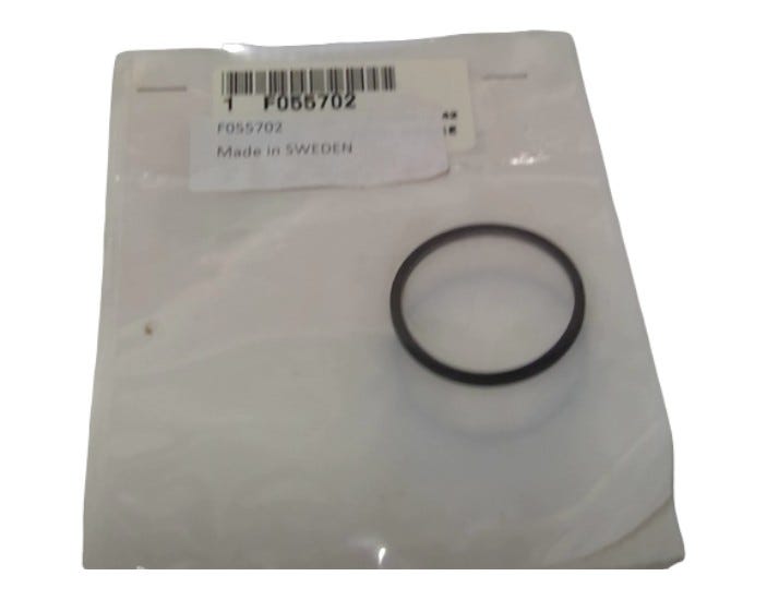 New OEM Genuine John Deere Seal, Part # F055702