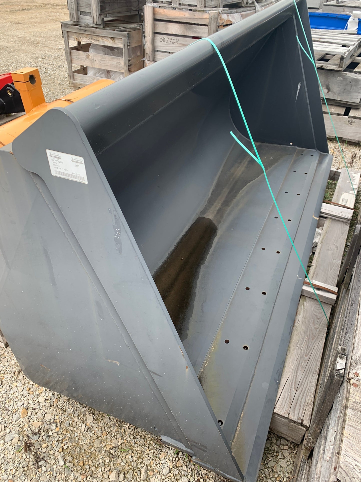 New OEM Genuine CNHi, Bucket - Part # 87723570