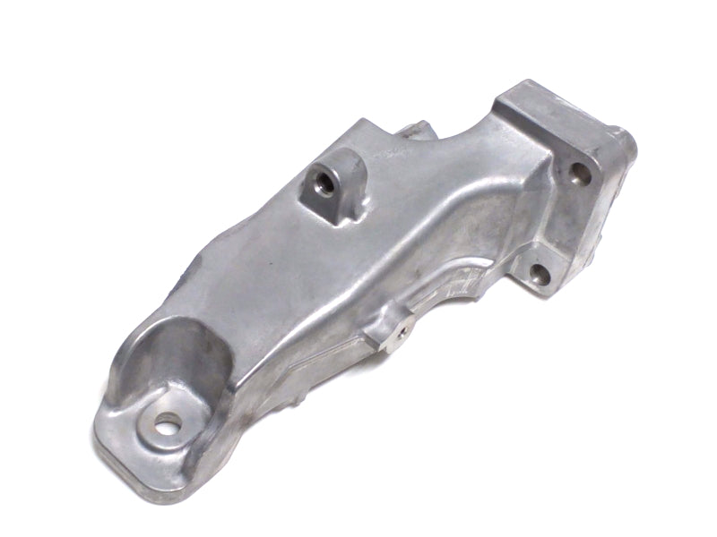 New OEM 1999-2000 Chevrolet Tracker Motor Transmission Bracket Right, Part # 30021689