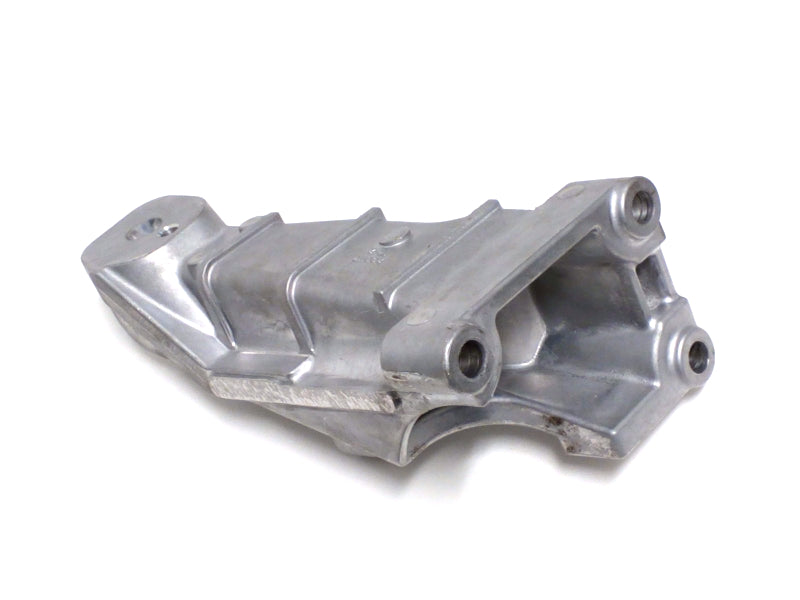 New OEM 1999-2000 Chevrolet Tracker Motor Transmission Bracket Right, Part # 30021689