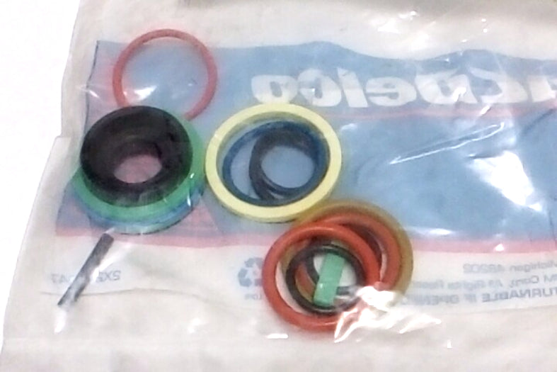 New OEM GM ACDelco HVAC A/C Hoses Overhaul Package Seals Kit, Part # 8645979