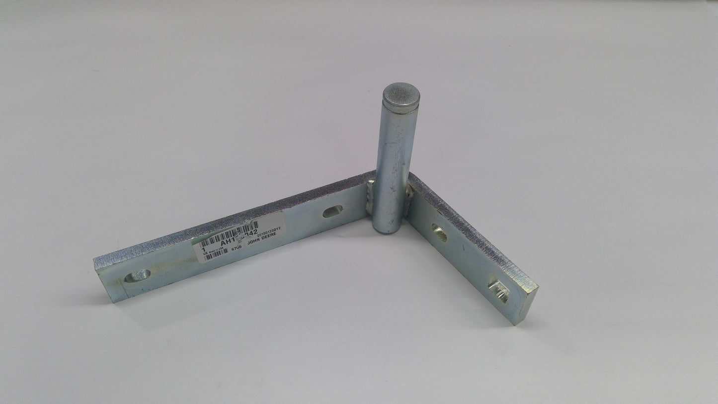 New OEM Genuine John Deere Pivot, Part # AH106042