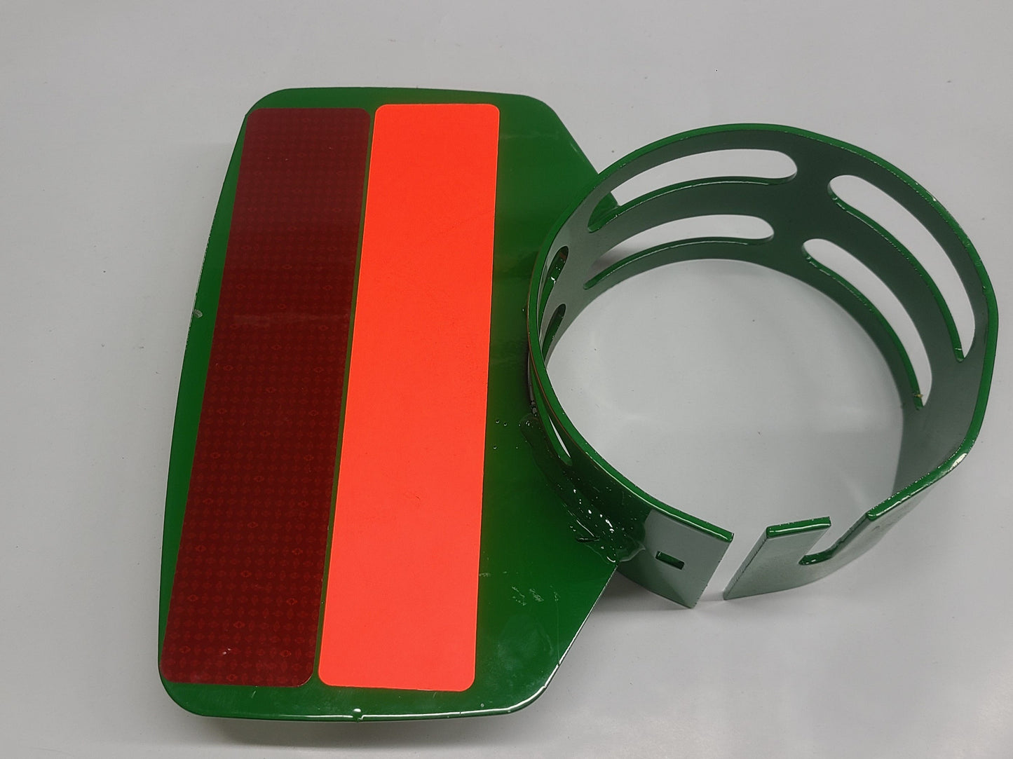 New OEM Genuine John Deere Shield/Rflctr Asm Long Arm, Part # AH163049