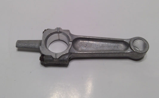 New OEM Genuine John Deere Connecting Rod, Part # AM102950