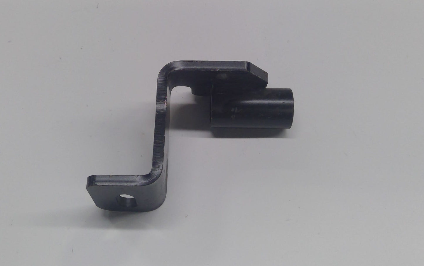 New OEM Genuine John Deere Bracket, Part # AM136471BLE