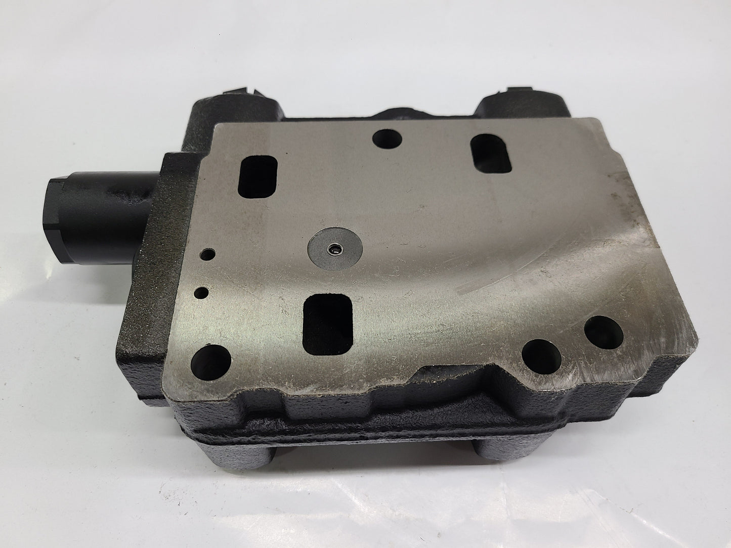 New OEM Genuine John Deere Housing, Part # F039330