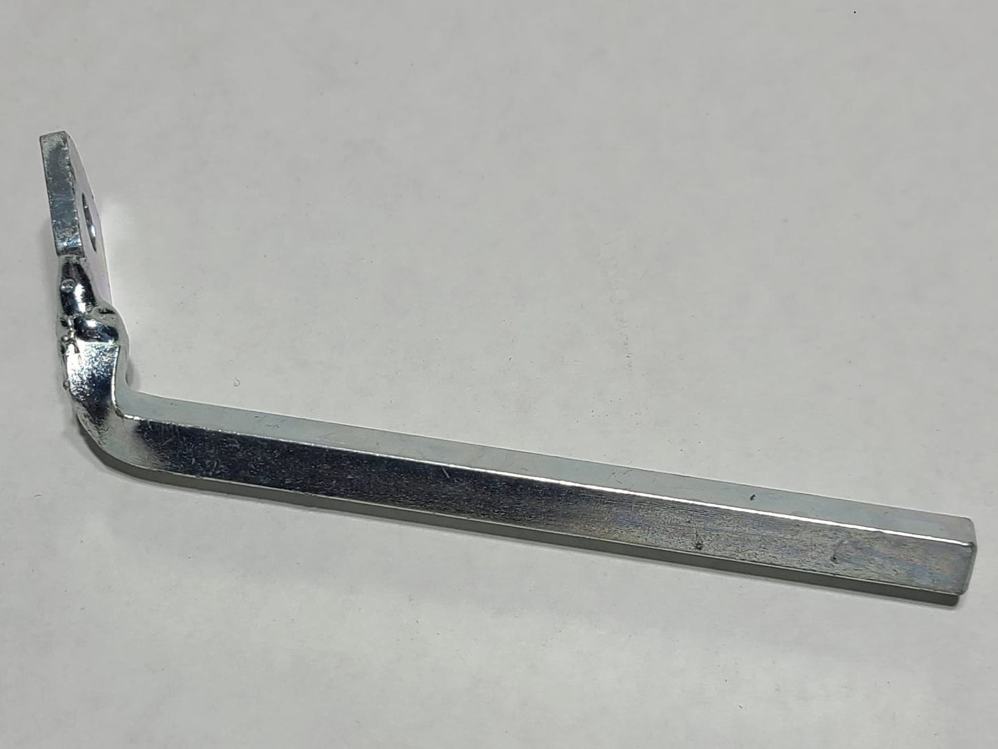 New OEM Genuine John Deere Rod, Part # M111955