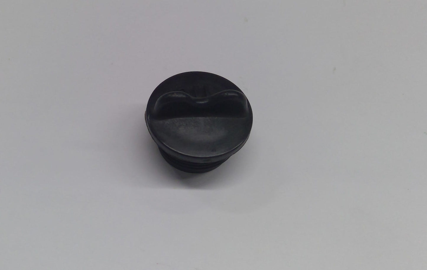 New OEM Genuine John Deere Filler Cap, Part # M806817