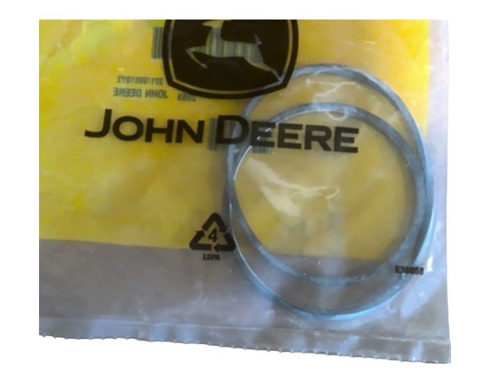New OEM Genuine John Deere Seal, Part # M84277