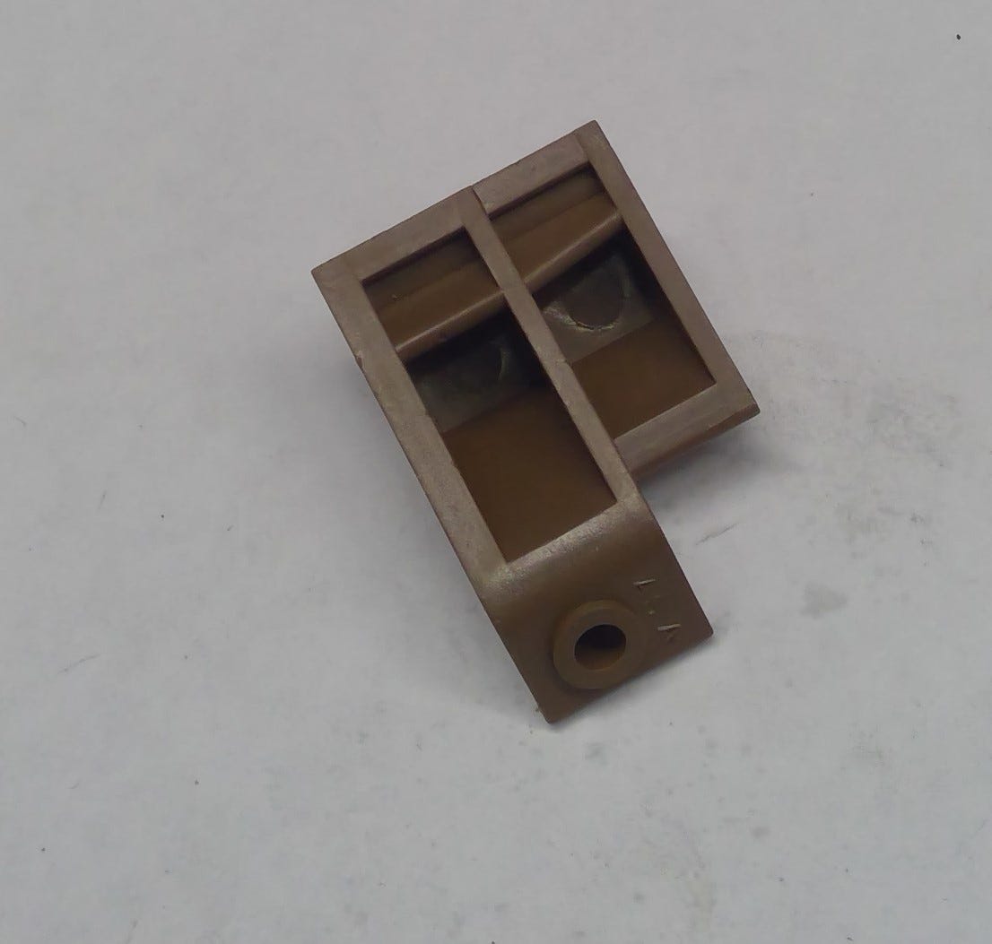 New OEM Genuine John Deere Cover, Part # R107562