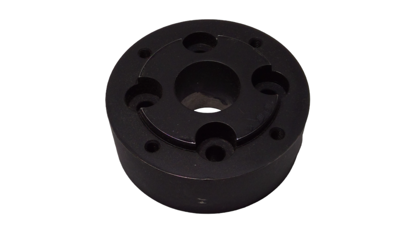 New OEM Genuine John Deere Hub, Part # R116887