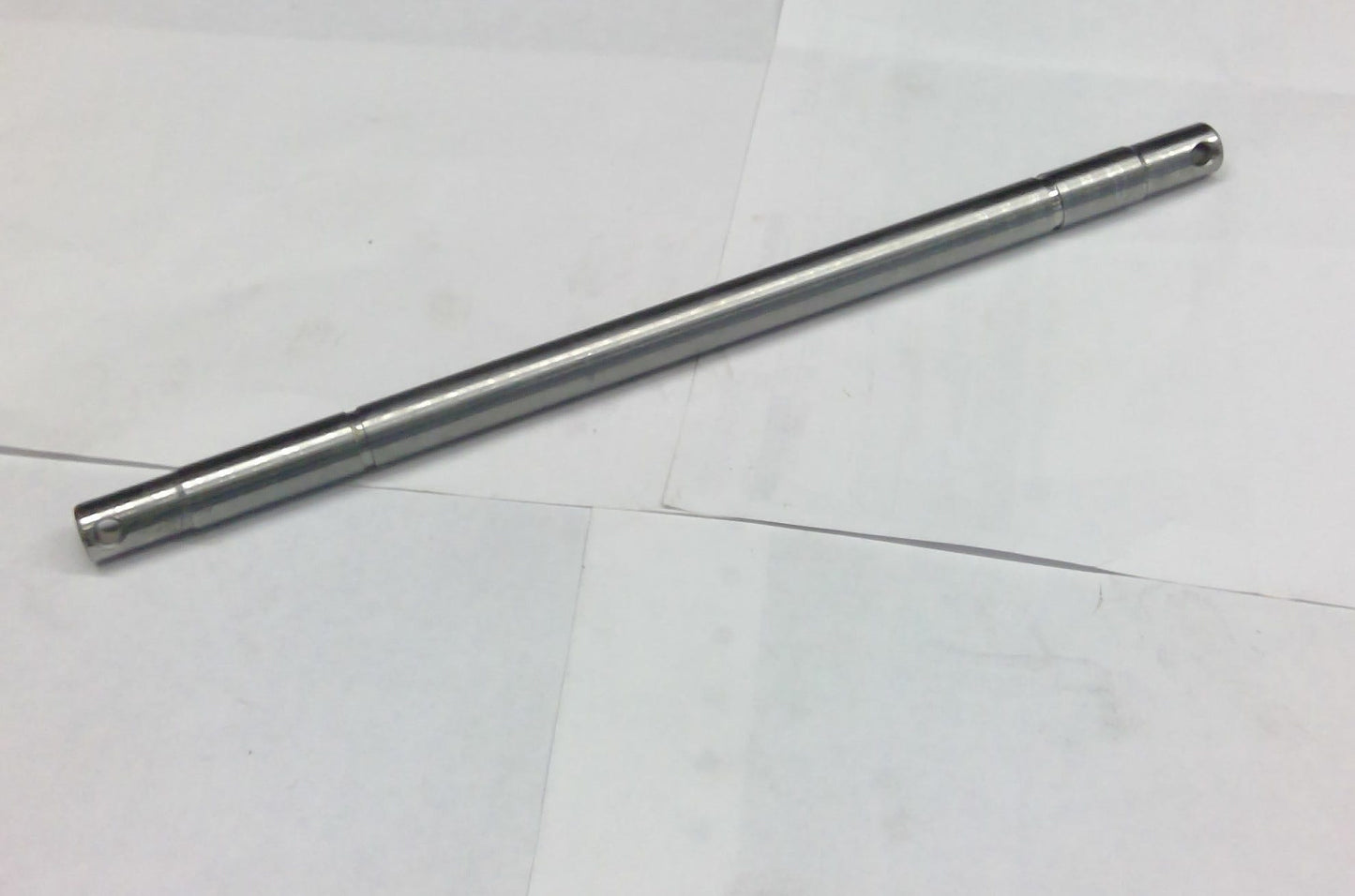 New OEM Genuine John Deere Shaft, Part # R117218