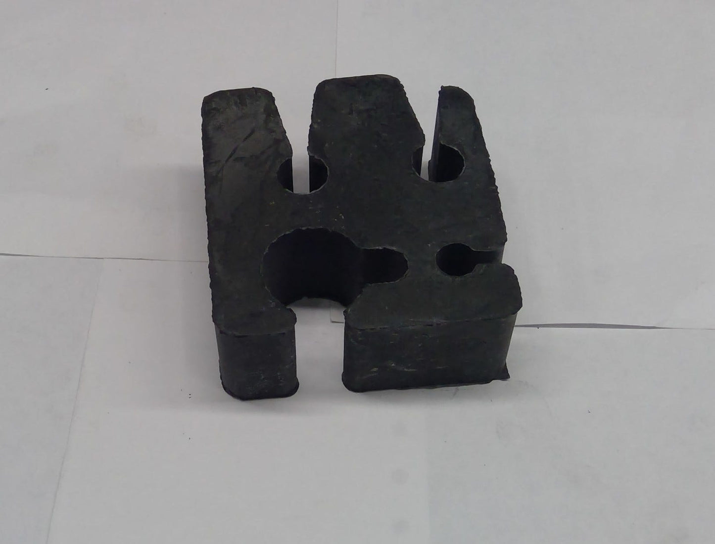 New OEM Genuine John Deere Clamp, Part # R126381