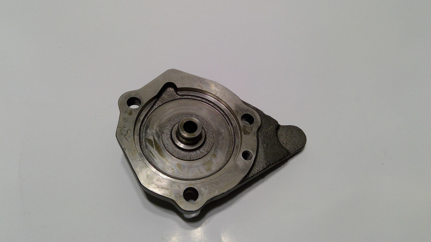 New OEM Genuine John Deere Retainer, Part # R63905