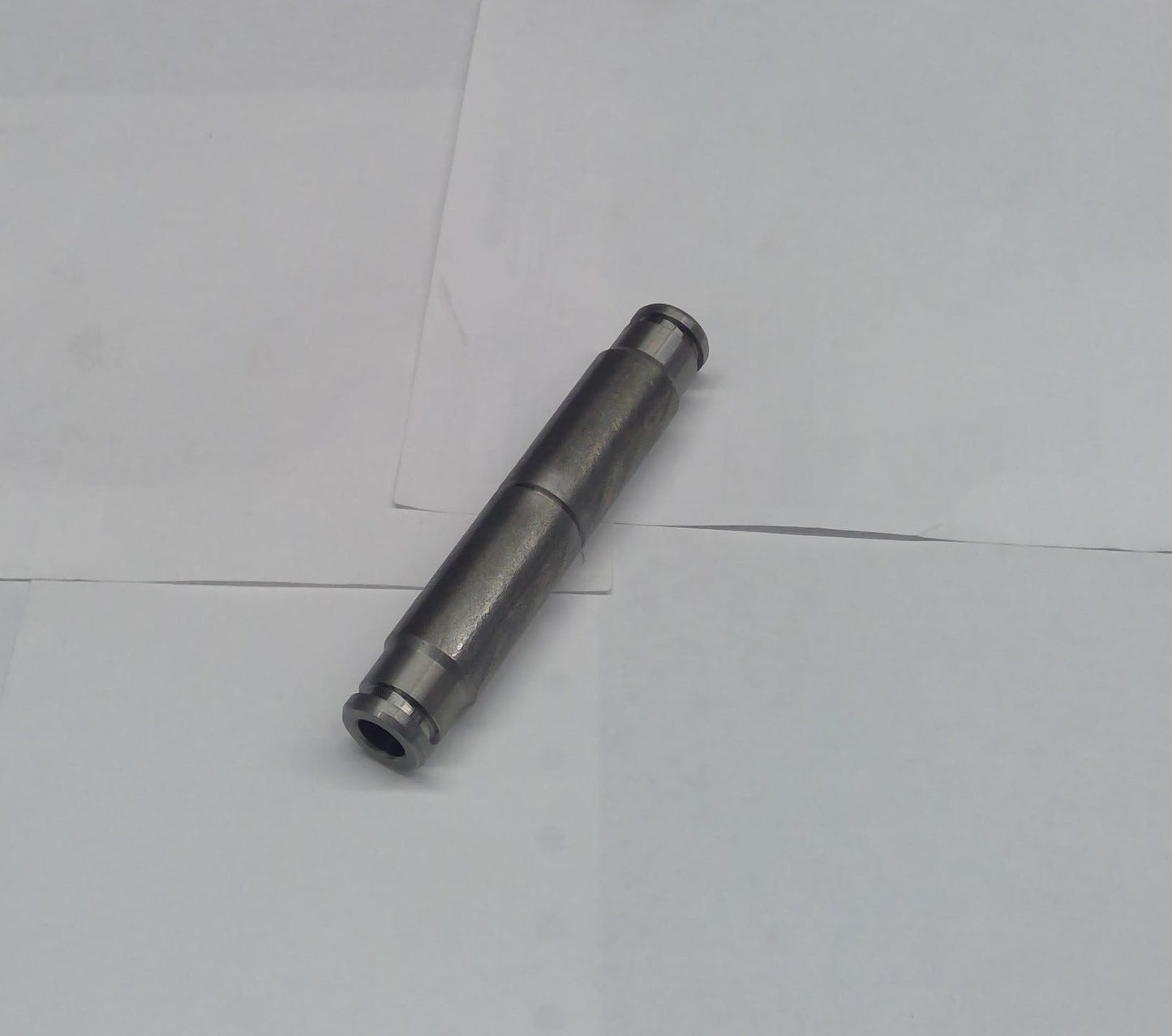 New OEM Genuine John Deere Tube, Part # R73585