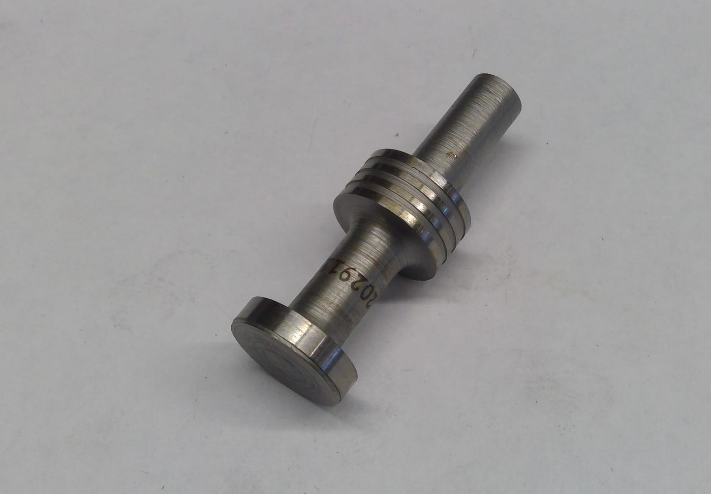 New OEM Genuine John Deere Spool Valve, Part # R96691