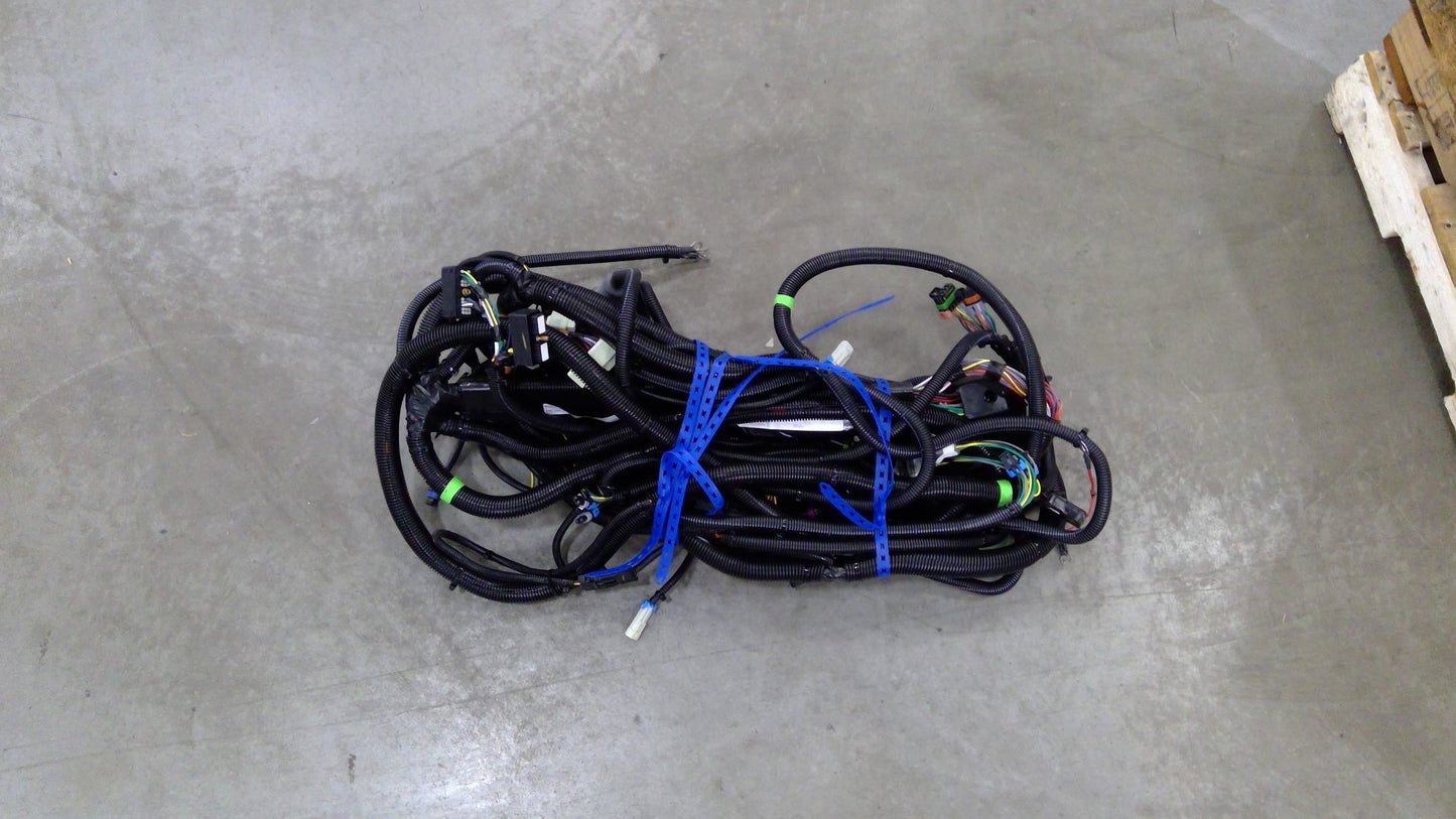 New OEM Genuine John Deere Wiring Harness, Part # RE161452