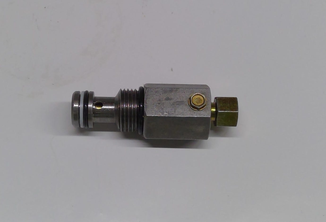 New OEM Genuine John Deere Valve, Part # RE25493