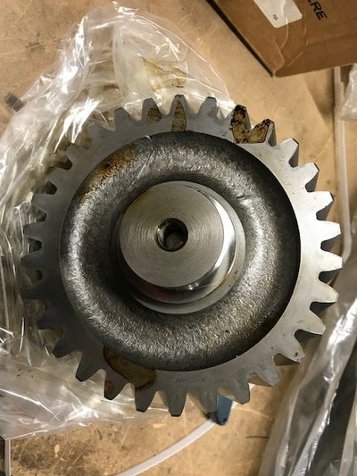 New OEM Genuine John Deere Gear, Part # T41324
