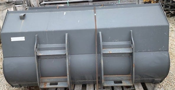 New OEM Genuine CNHi, Bucket - Part # 2840254