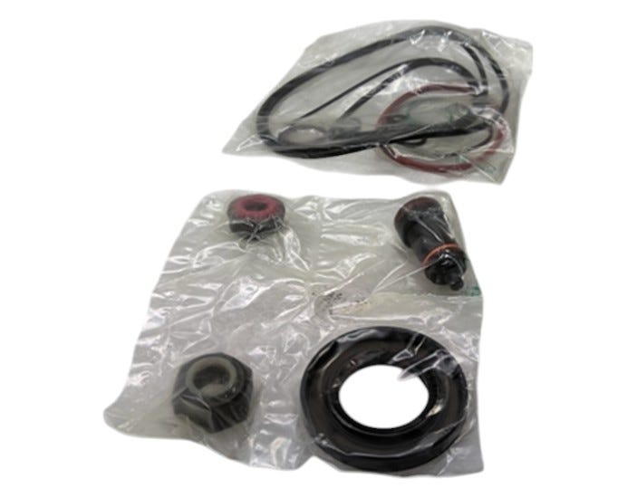 New OEM Genuine CNHi, Kit Seals - Part # 84373683