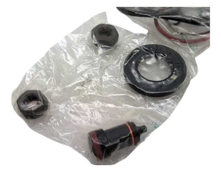 New OEM Genuine CNHi, Kit Seals - Part # 84373683