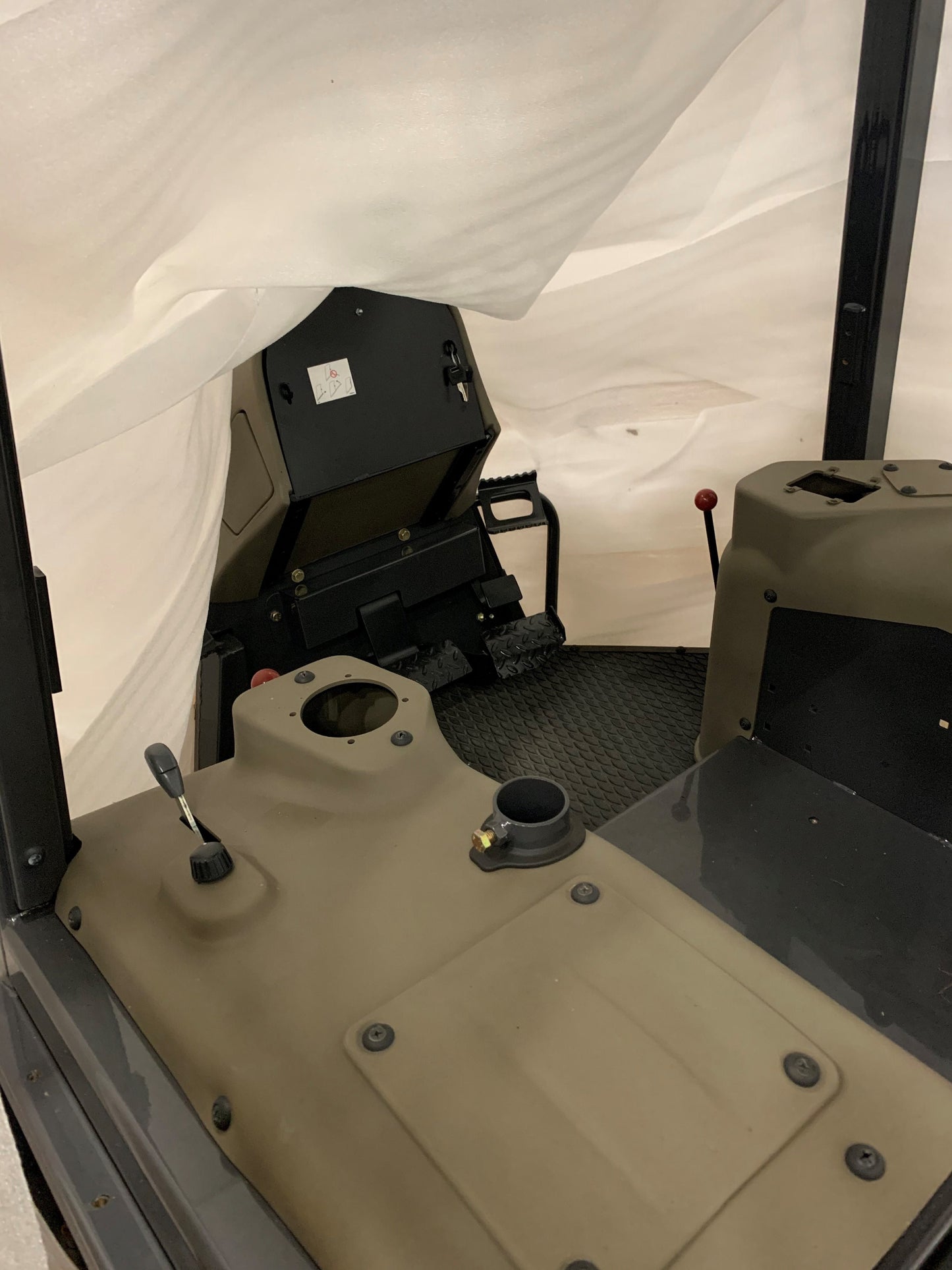 New OEM Genuine CNHi, Cab - Part # 87627011