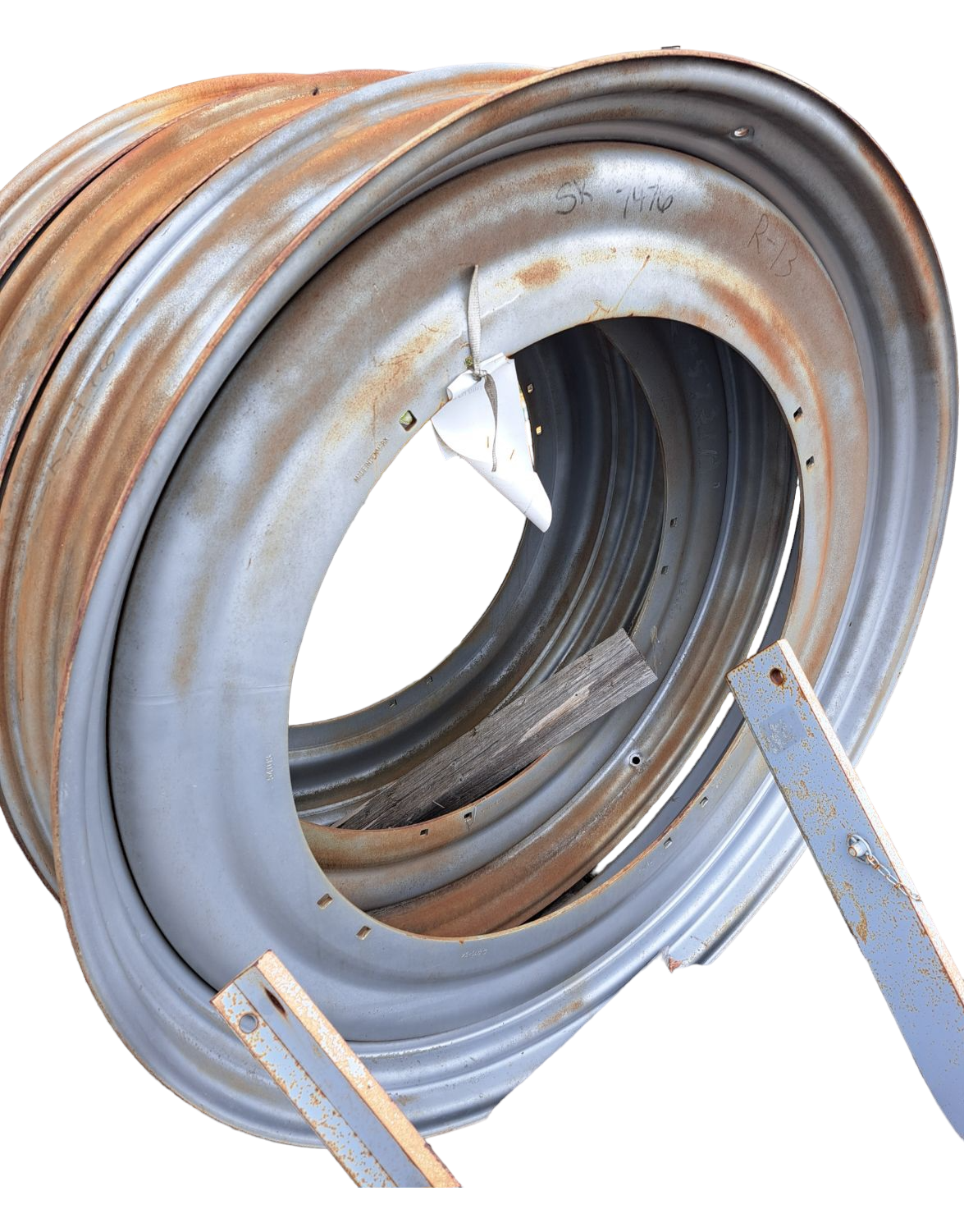 New OEM Genuine CNHi, Rim - Part # 245737A1