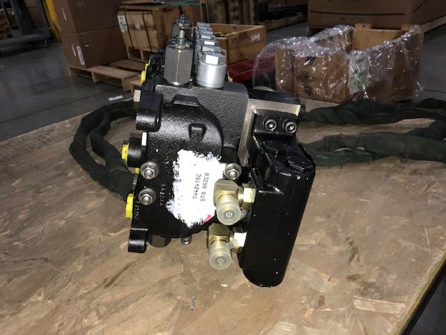 New OEM Genuine CNHi, Distributor - Part # 391424A1