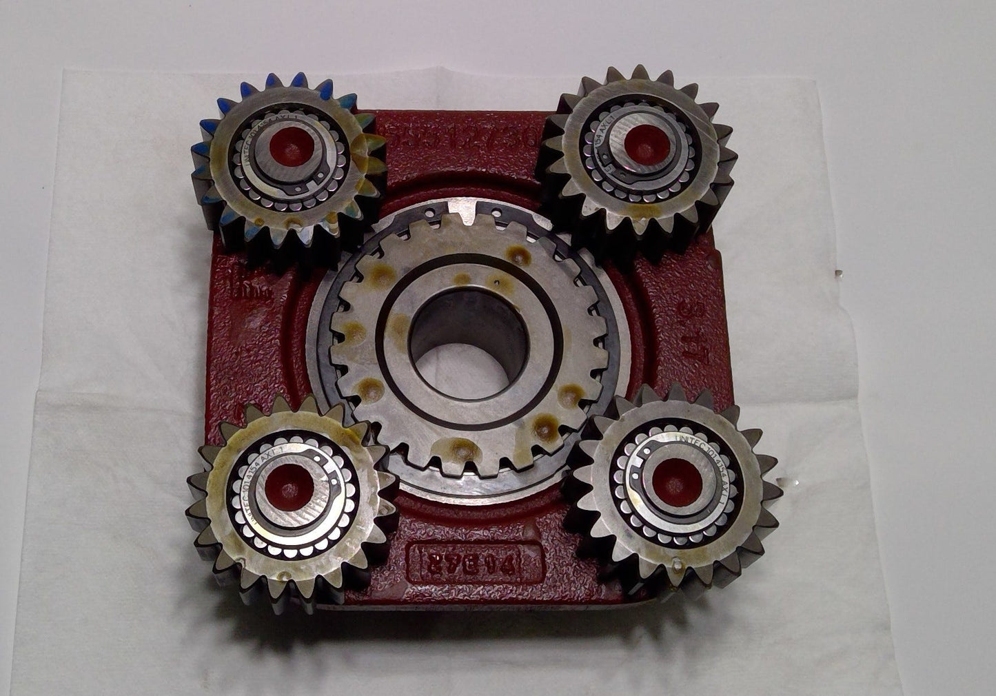 New OEM Genuine CNHi, Gear Sun - Part # 47586851