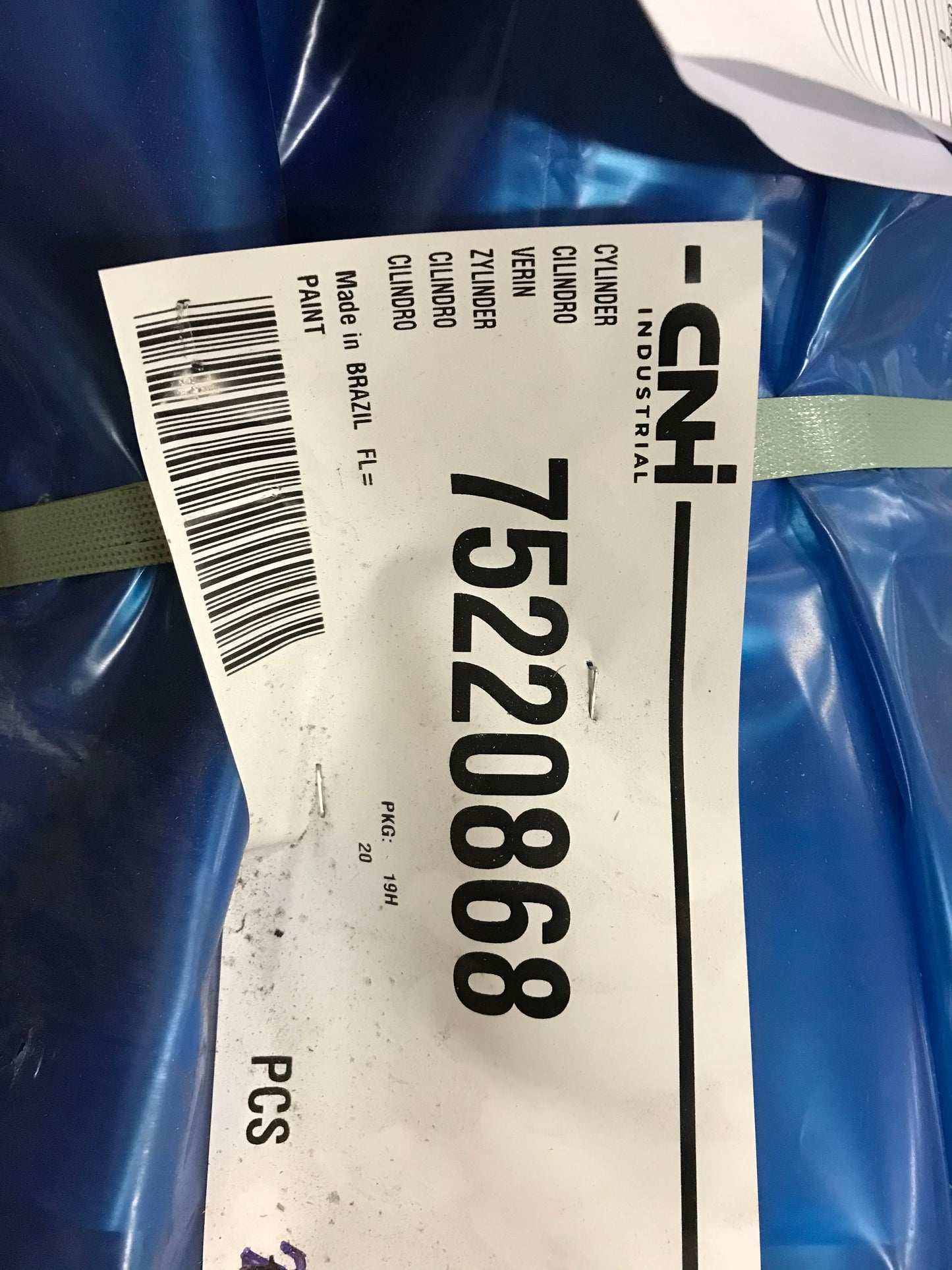 New OEM Genuine CNHi, Cylinder - Part # 75220868