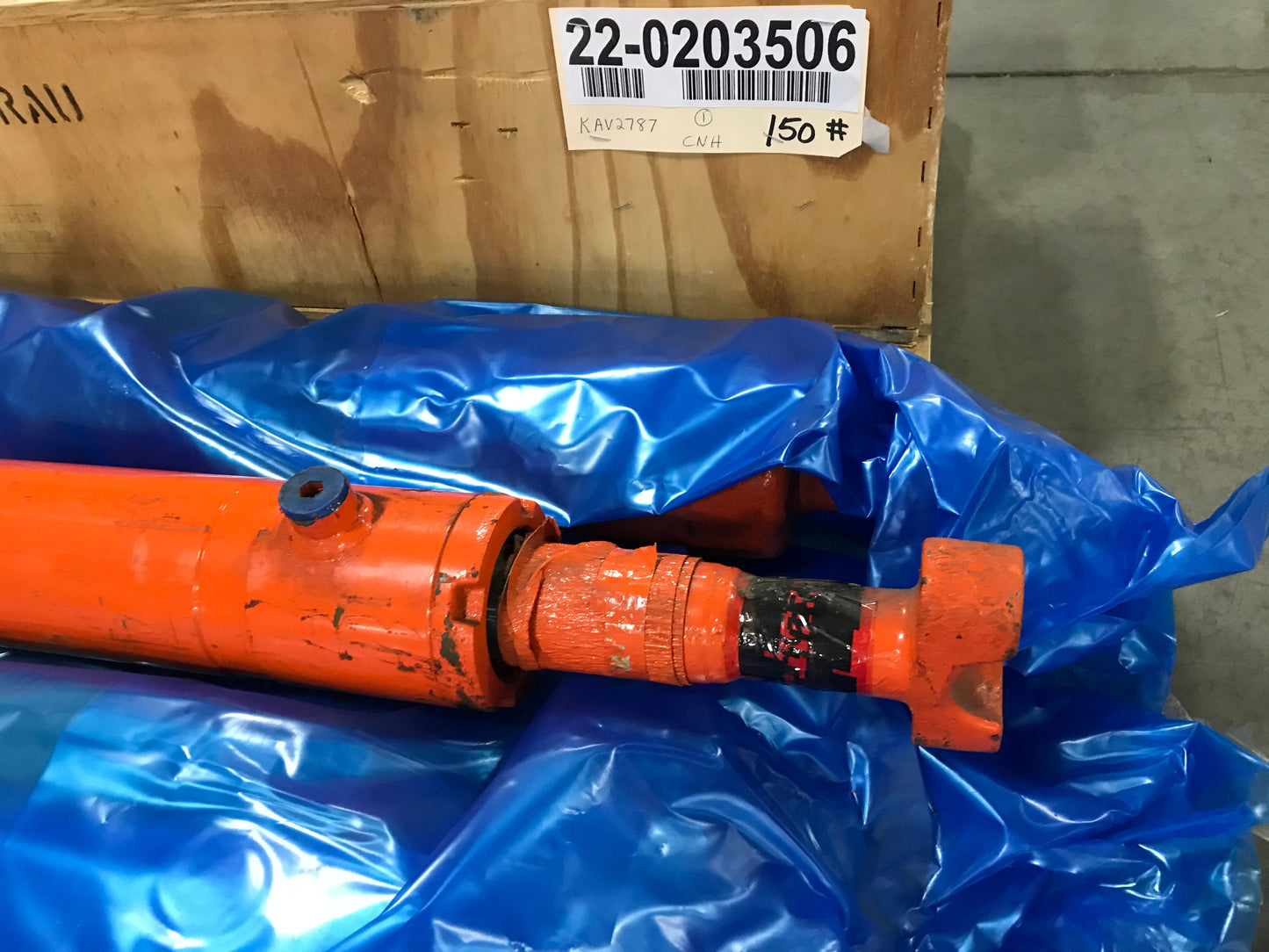 New OEM Genuine CNHi, Cylinder - Part # 75220868