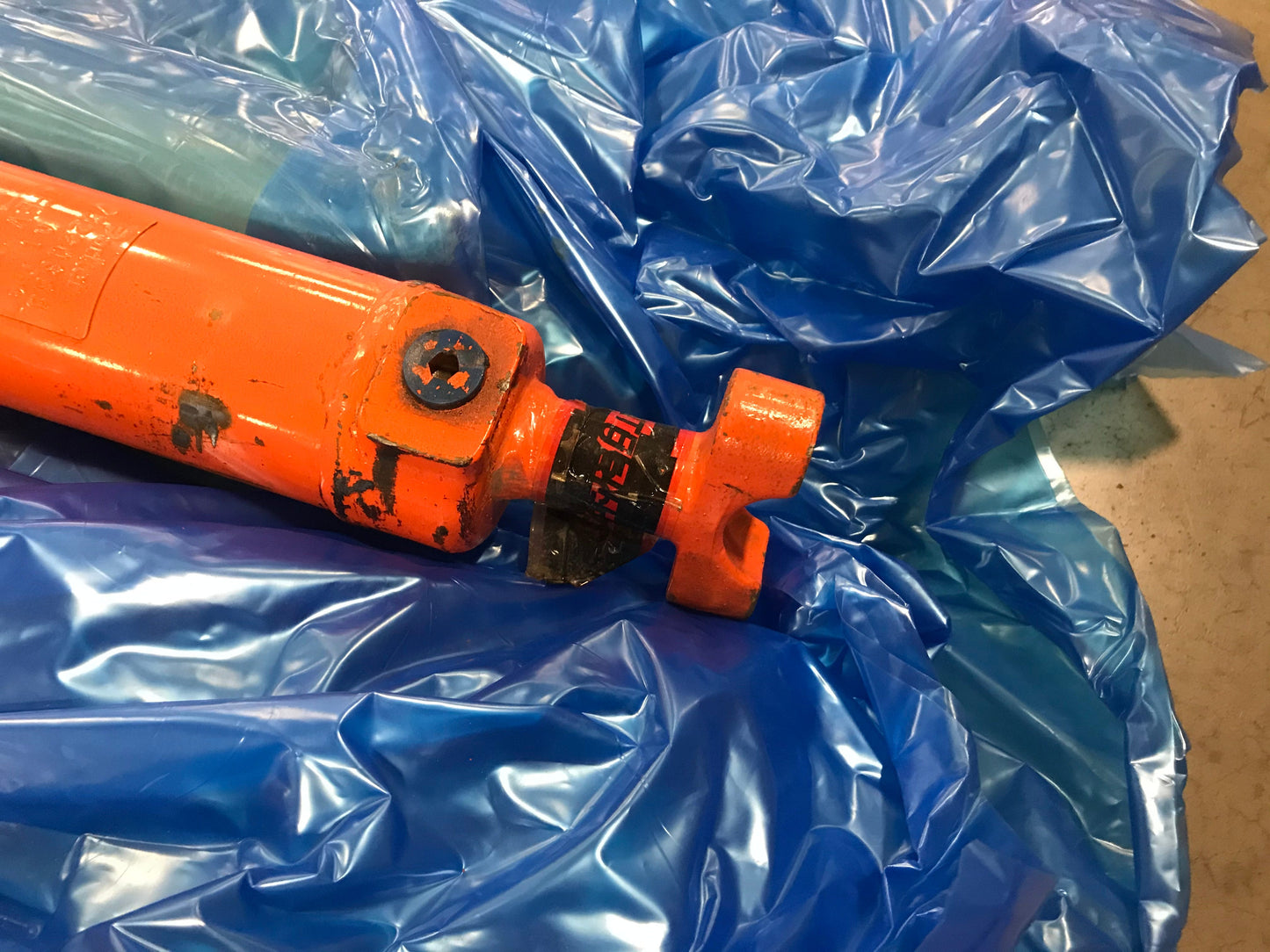 New OEM Genuine CNHi, Cylinder - Part # 75220868