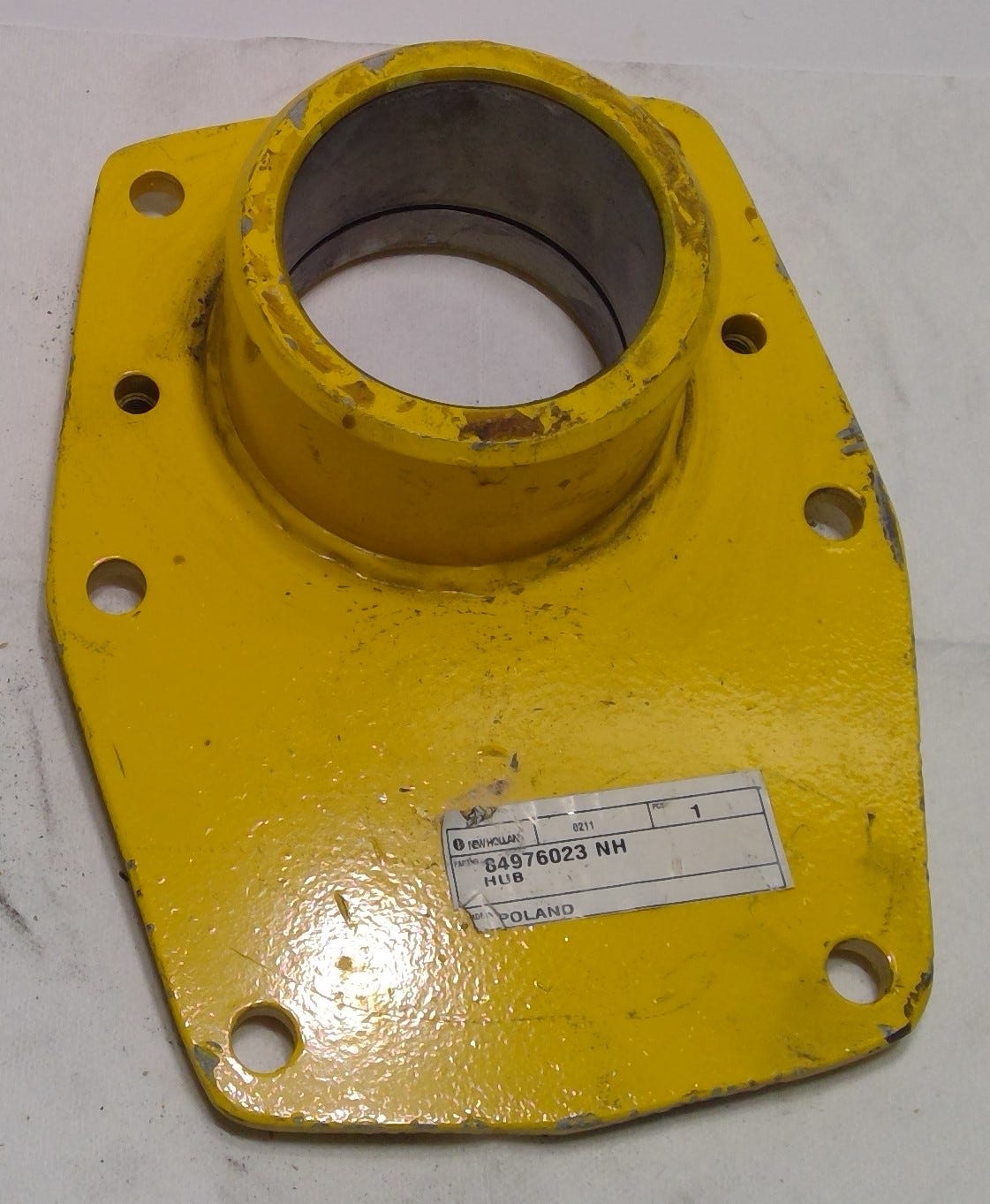 New OEM Genuine CNHi, Hub - Part # 84976023