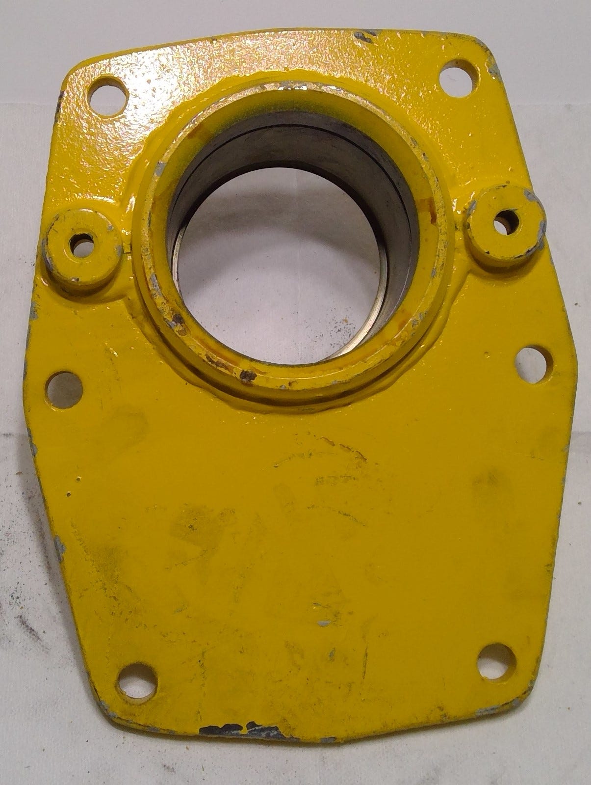 New OEM Genuine CNHi, Hub - Part # 84976023