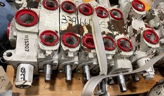 New OEM Genuine Caterpillar, Valve Bank Qds Bell Crank - Part # 339660-SR