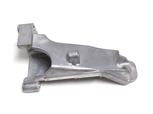 New OEM 1999-2000 Chevrolet Tracker Motor Transmission Bracket Right, Part # 30021689
