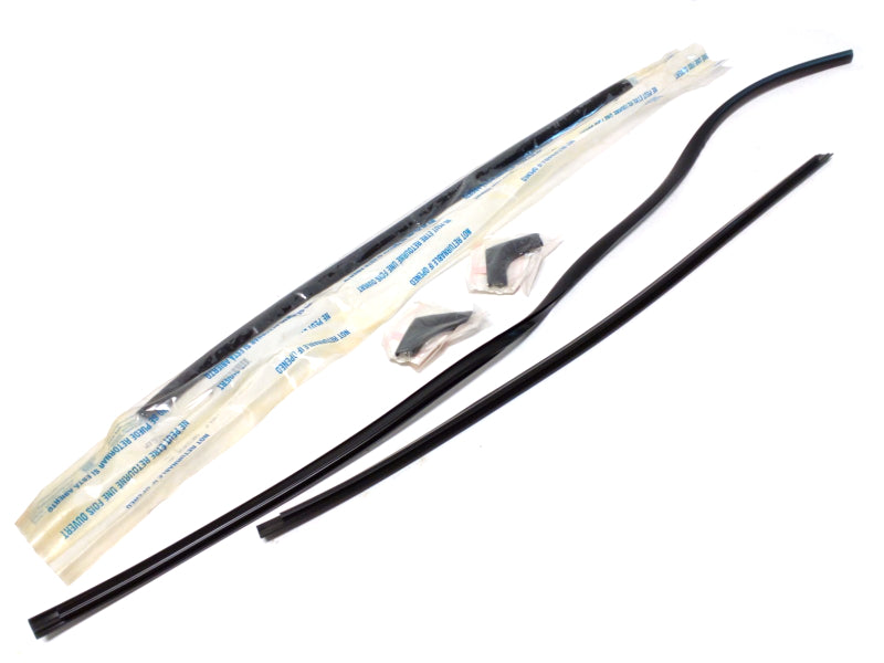 New OEM 1998 Chevrolet Tracker Rear Window Glass Molding Kit, Part # 96062705