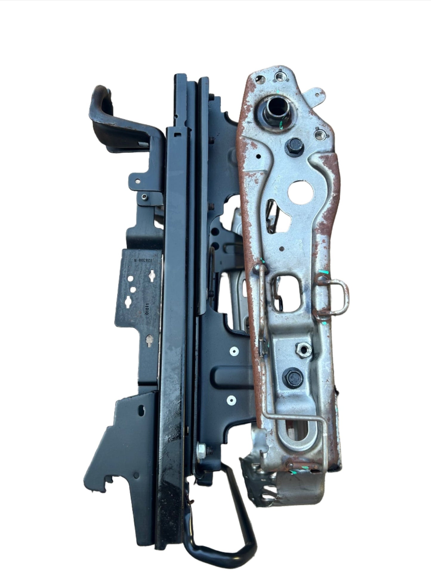 New OEM 2008-2010 Saturn VUE Passenger Right Front Seat Track, Part # 96839616